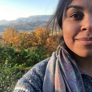 Meet your Posher, Crystal